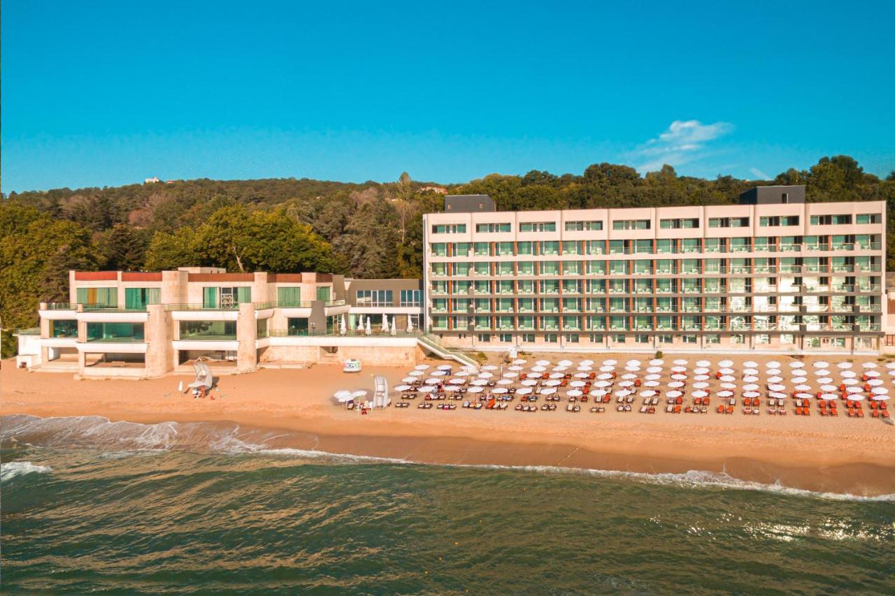 Marina Hotel, Sunny Day Hotel Warna