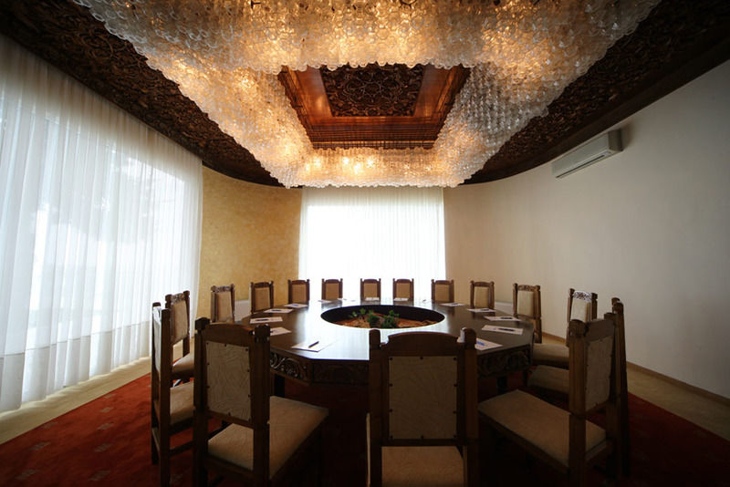 Hotel Marina Hotel, Sunny Day Warna