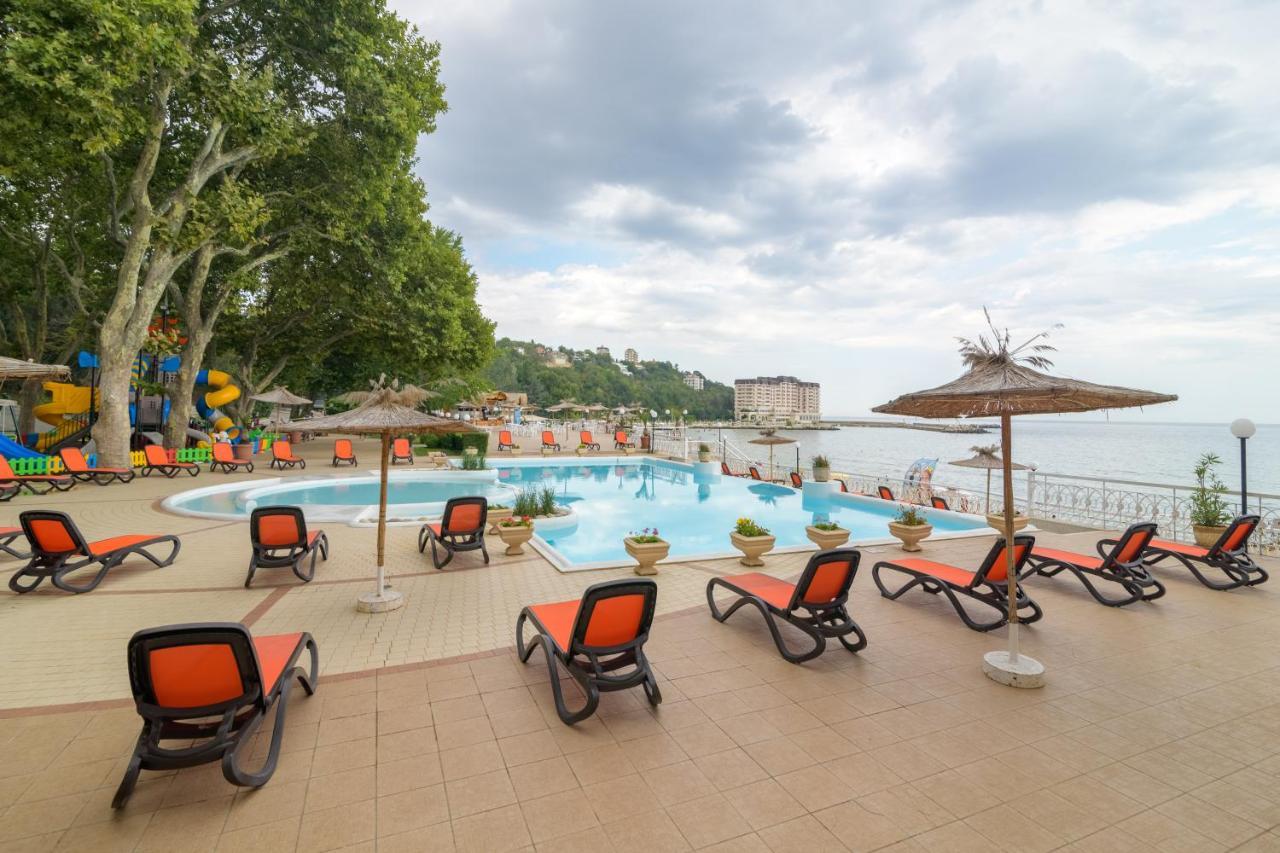 Marina Hotel, Sunny Day Hotel Warna