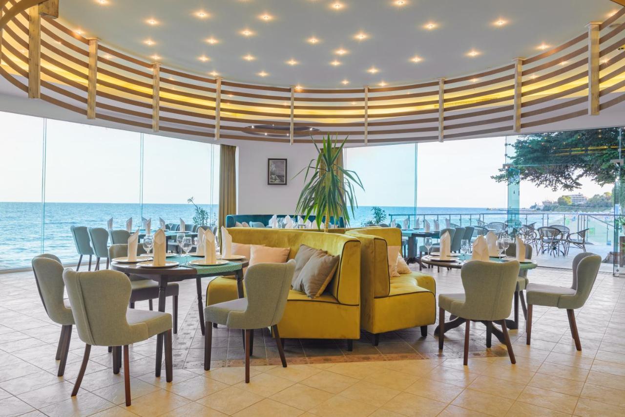 Hotel Marina Hotel, Sunny Day Warna