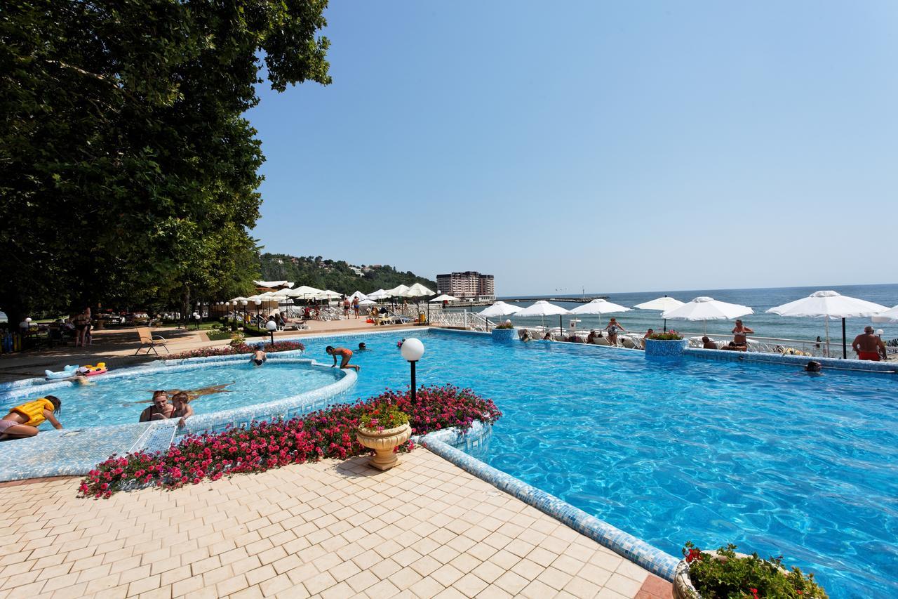 Marina Hotel, Sunny Day Hotel Warna